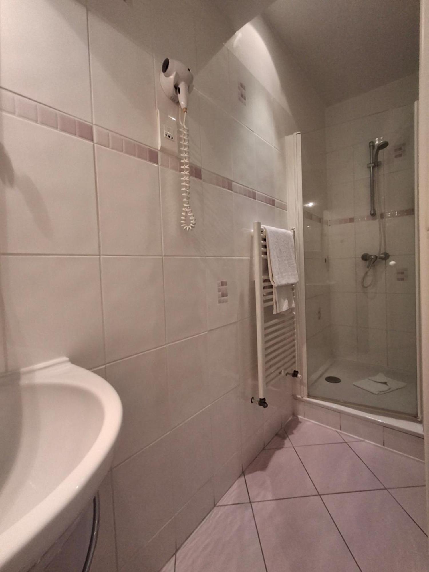 Hostellerie Du Lys Lamorlaye Zewnętrze zdjęcie