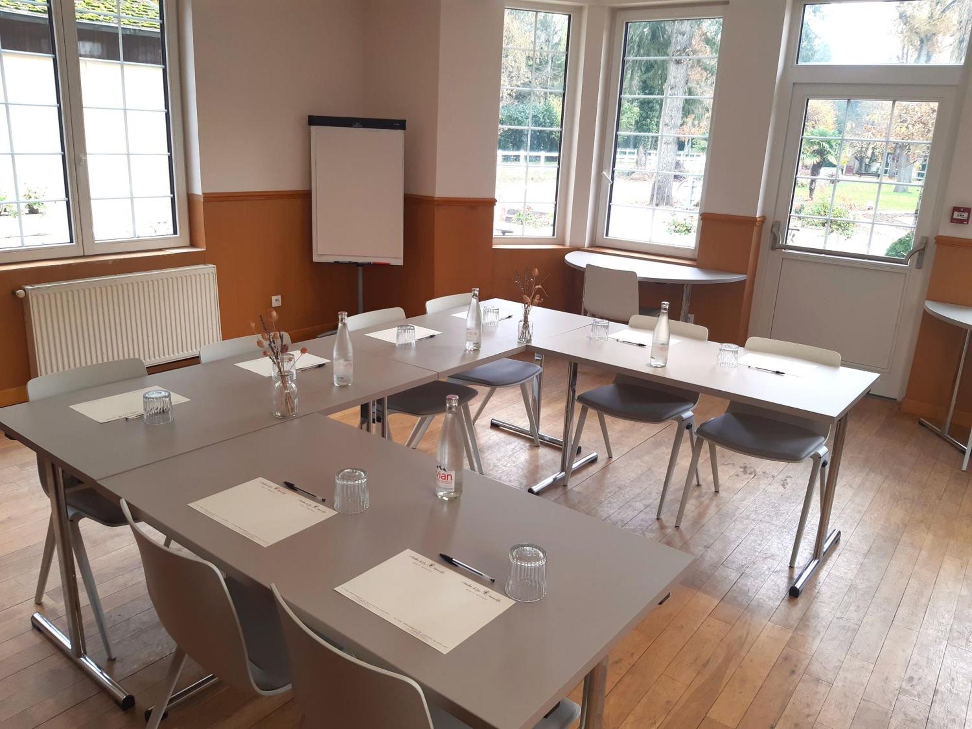 Hostellerie Du Lys Lamorlaye Zewnętrze zdjęcie