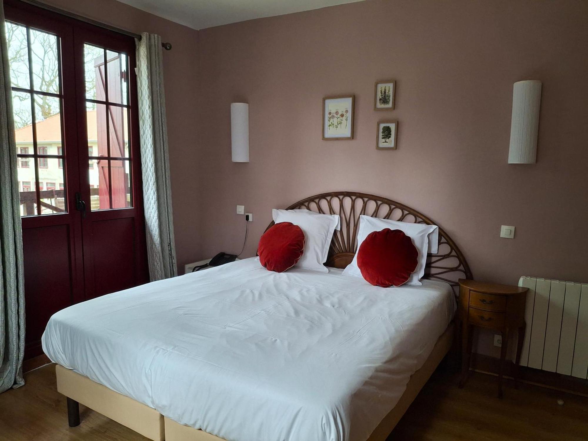 Hostellerie Du Lys Lamorlaye Zewnętrze zdjęcie