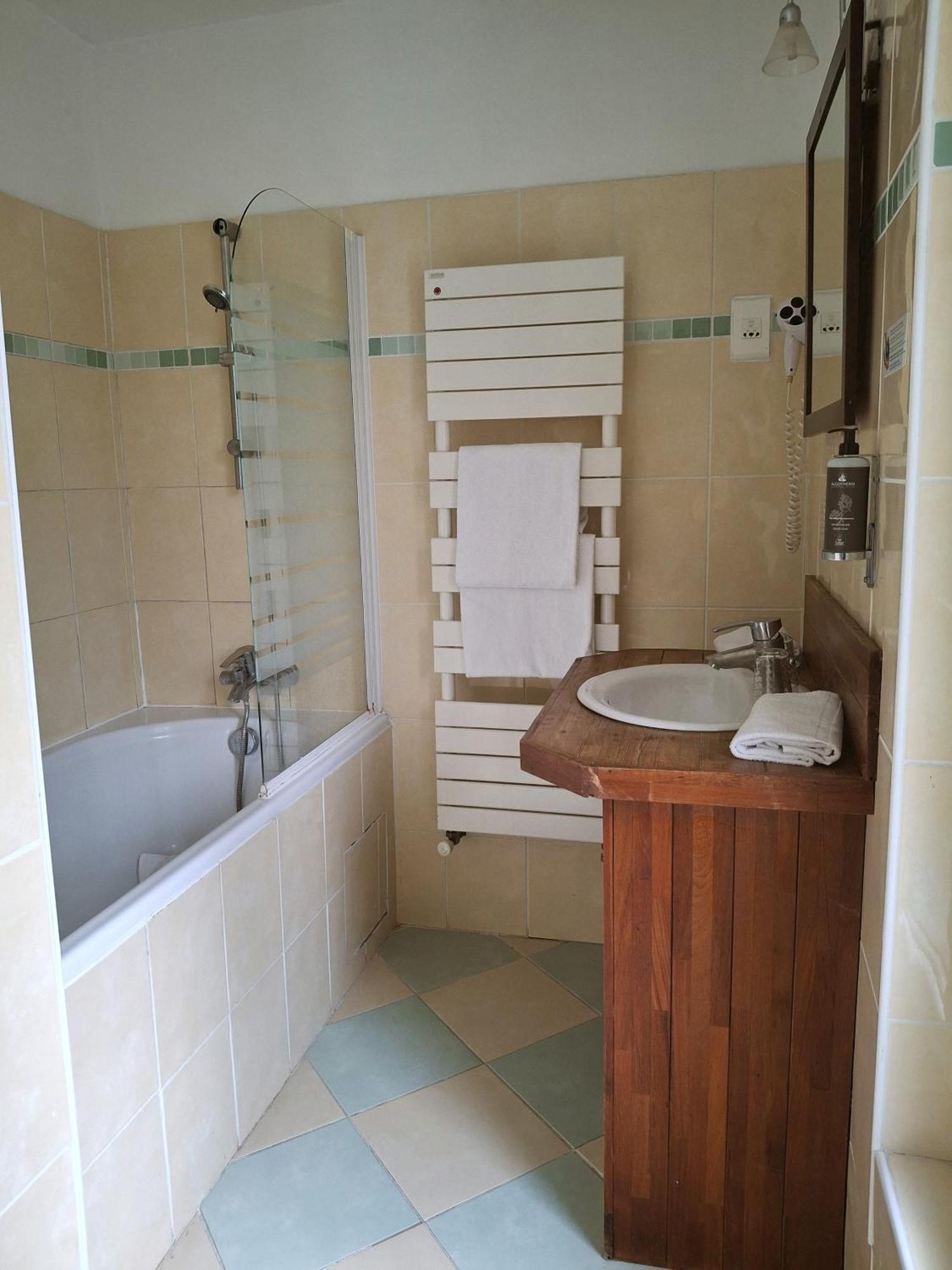 Hostellerie Du Lys Lamorlaye Zewnętrze zdjęcie