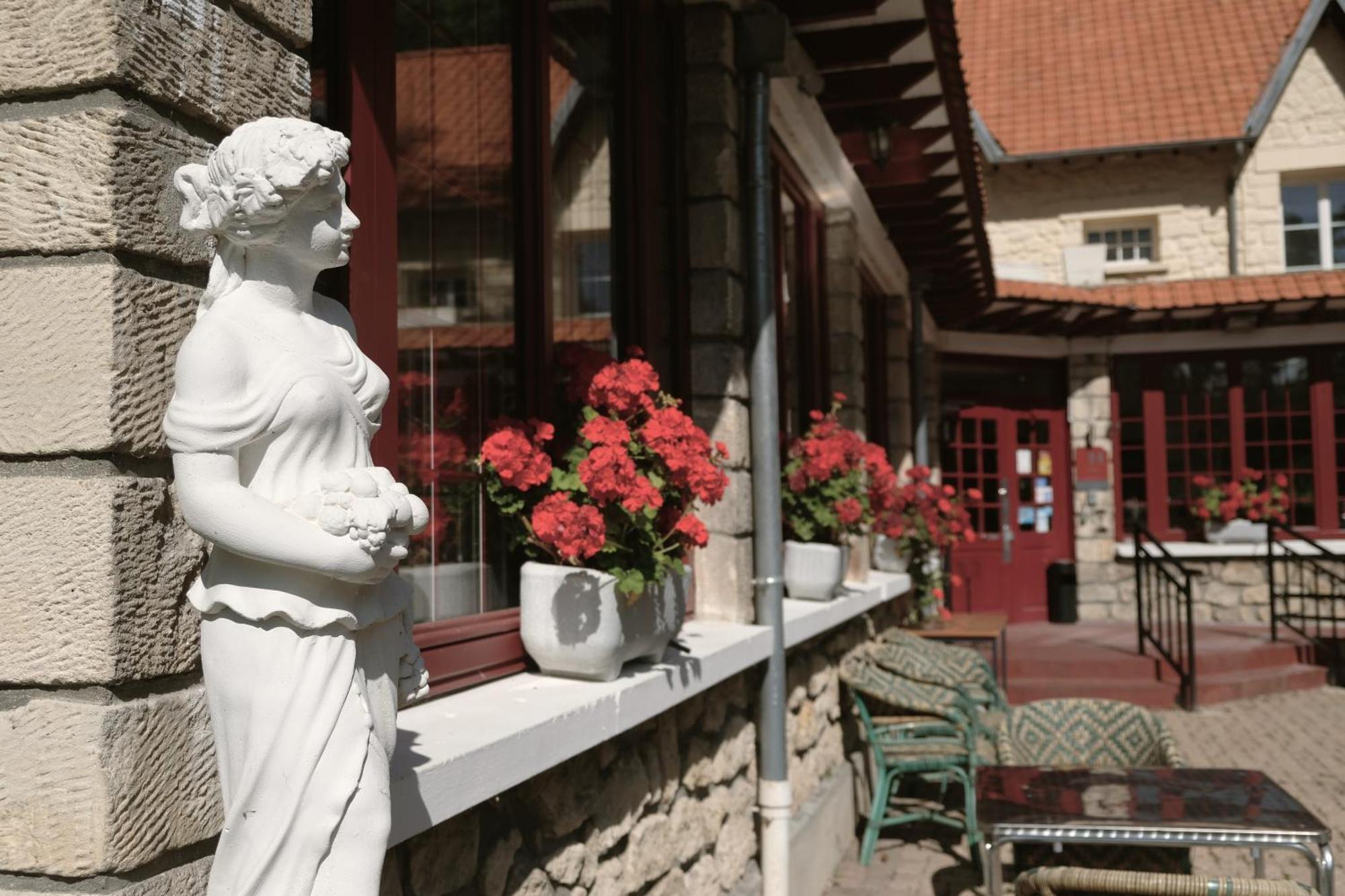 Hostellerie Du Lys Lamorlaye Zewnętrze zdjęcie