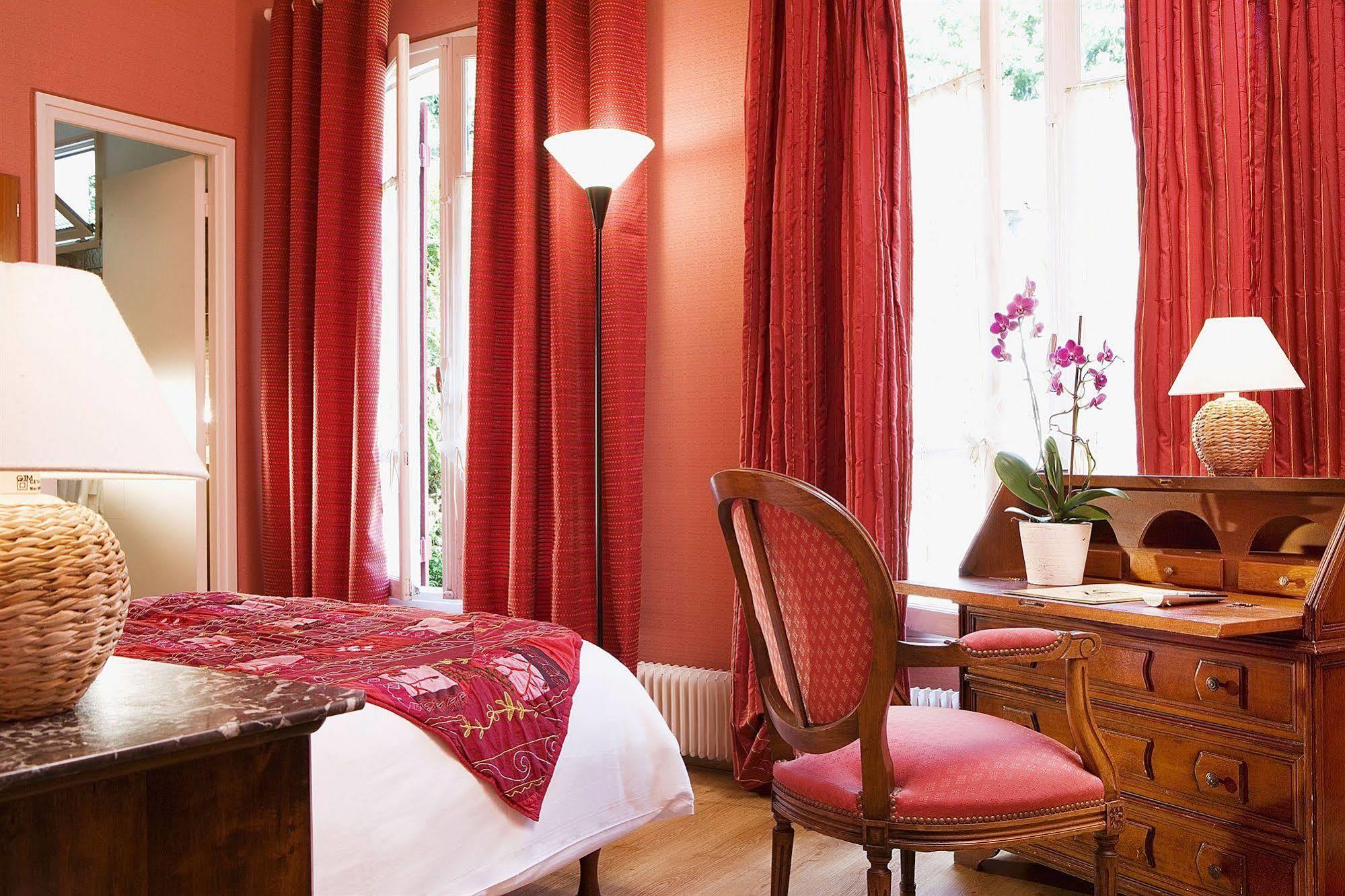 Hostellerie Du Lys Lamorlaye Zewnętrze zdjęcie