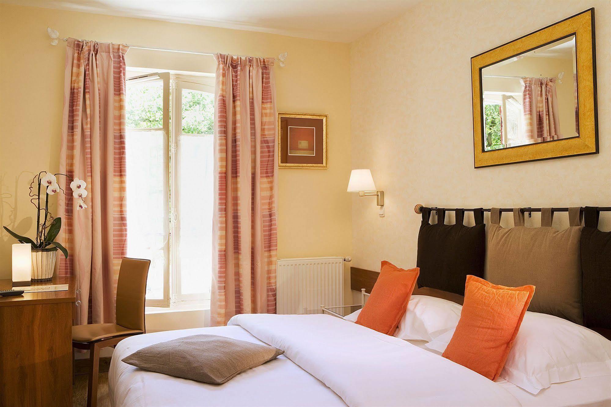Hostellerie Du Lys Lamorlaye Zewnętrze zdjęcie